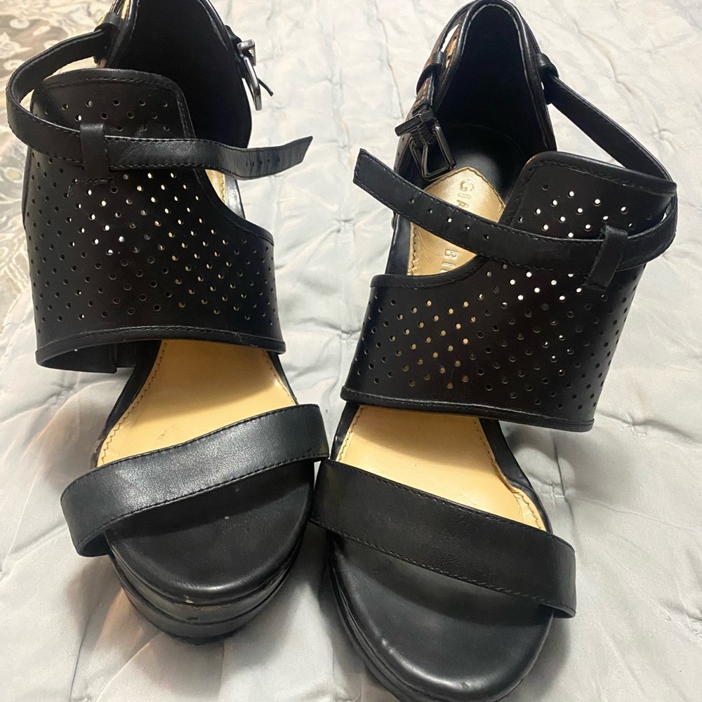 Used black wedges.